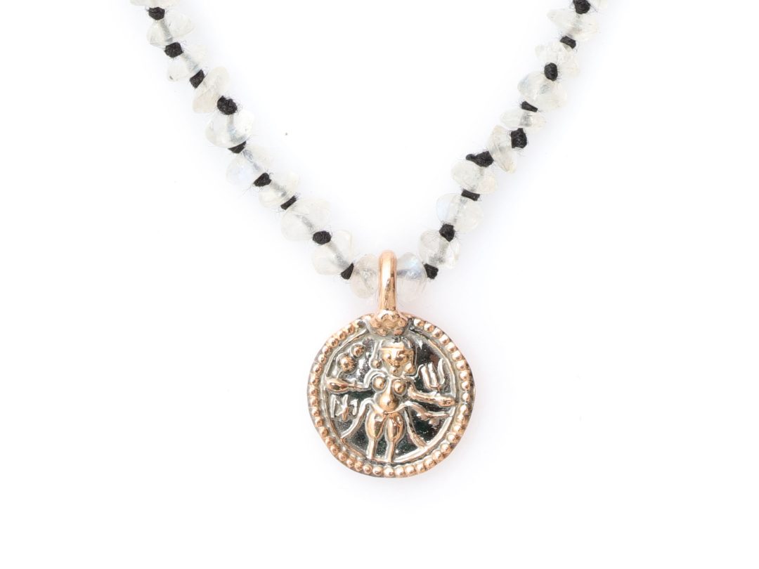 Rainbow Moonstone Küçük Kadın Kolye